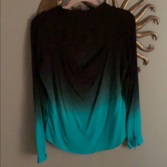 Volcom shirt - Picture 2 of 4